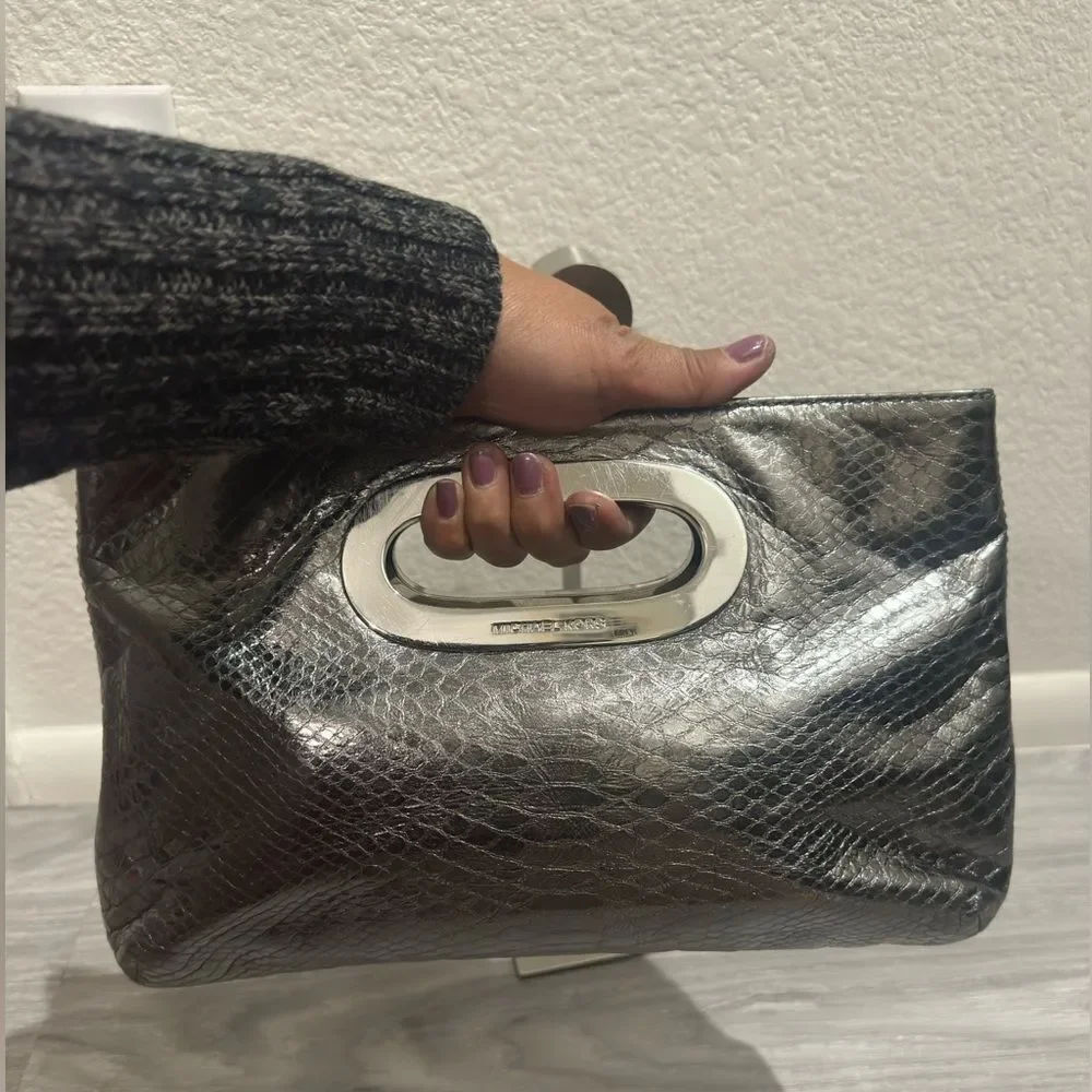 Michael Kors BERKLEY CLUTCH Metallic Silver